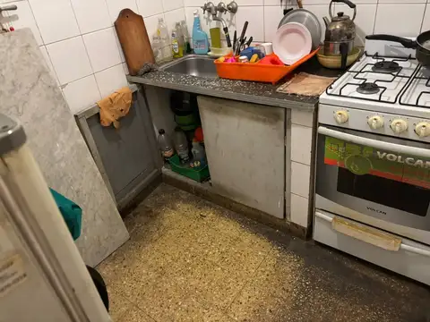 Local en esquina zotano s/expensas con vivienda independiente de 2amb