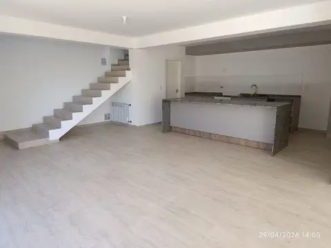 Casa 4 ambientes con 2 baños