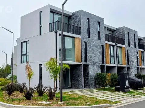 Increíble Casa Tríplex en  SUNNY - Camino de los Remeros Tigre - Lote 22 Interno