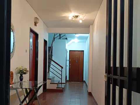 DEPARTAMENTO 3 AMB. 1 Piso x Escalera