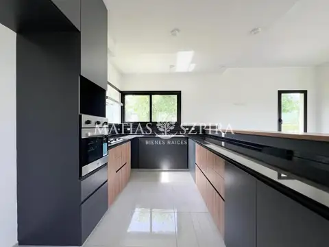Casa 5 ambientes con 4 baños