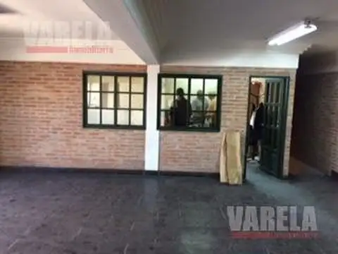 F. Ameghino 200 Galpón de 2 Plantas. Terreno 800m². Sup. Total 1.500m².