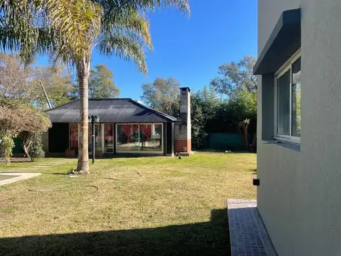 Casa 5 ambientes con 2 baños