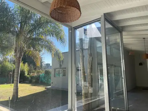 Casa en Alquiler City Bell Pileta Quincho