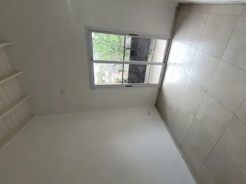 Amplio y luminoso, al frente. Ideal inversión o vivienda.