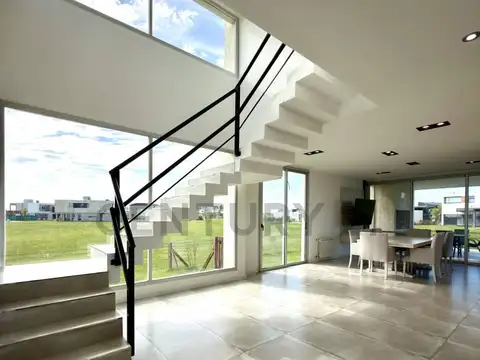 CASA EN VENTA 5 DORMITORIOS TOTALMENTE EQUIPADA TERRRALAGOS.