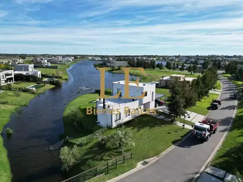 VENTA CASA EN EL NAUDIR A LA LAGUNA