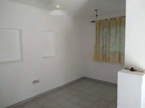 CASA DE 4 amb  -PILAR A MTS ACCESO Pilar-APTO CREDITO-