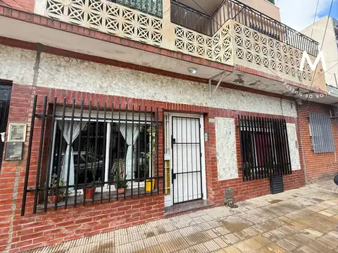 PH en planta baja de 4 ambientes en venta con parrilla