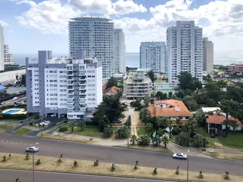 Departamento en Venta en Playa Mansa, USD 490.000