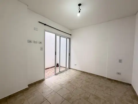 Del Valle Iberlucea 5200, Piso PB