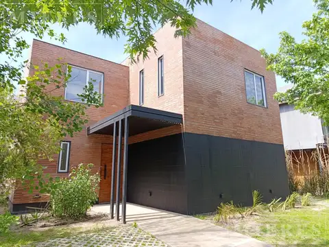 Casa en alquiler anual en Las Tipas, Nordelta.