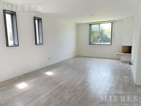 Casa en Alquiler con 2 cocheras
