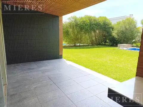 Casa 5 ambientes con 3 baños