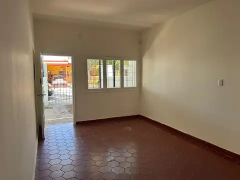 Casa en alquiler - 1 domitorio y jardin