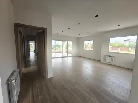 Casa en Venta en Pilar del Este - San Ramón, USD 200.000