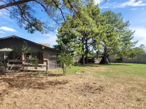 Venta Casa 4 Ambientes y Local Independiente sobre Colectora Panamericana Ramal Pilar Apto Comercial