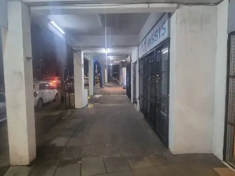 EN VENTA EN CIUDAD JARDIN LOCAL A LA CALLE SOBRE AVENIDA  BAÑO PROPIO - FICHA 10024