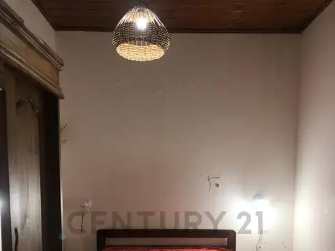 VENDEMOS CASA EN CLAROMECO SOBRE CALLE ASFALTADA CON GAS DE RED
