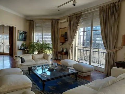 Departamento 8 ambientes con 4 baños