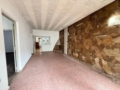 Casa con patio y cochera