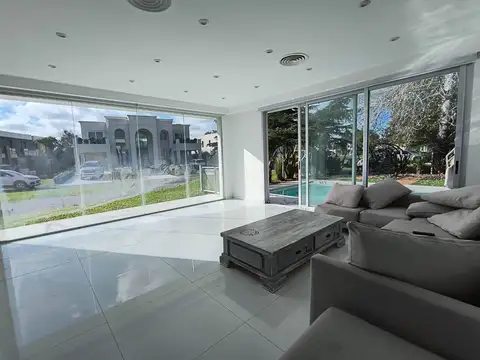 Casa 5 ambientes con 3 baños