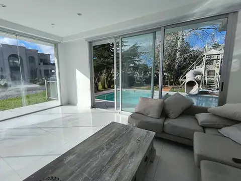Los Robles 5900