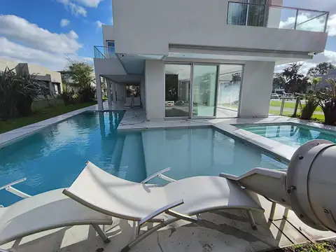 CASA 7 AMBIENTES CANNING TERRALAGOS PILETA PREMIU