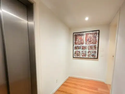 Semipiso 3 amb. con balcón al frente y cochera- Varese