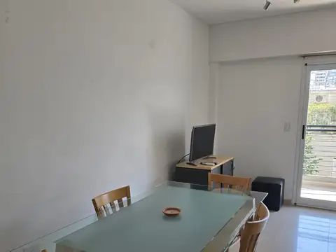 2 amb amoblado al fte con bcon y pequeño patio Excelente ubicación a mts Av Córdoba