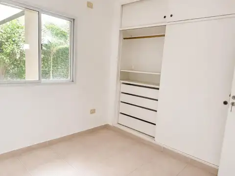Casa en Alquiler con 2 cocheras