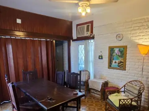 Casa 6 ambientes con 2 baños