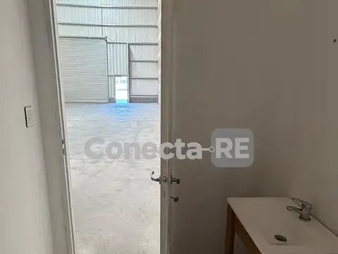 Depósito 200 m² en Alquiler dentro de Predio Cerrado en Canning