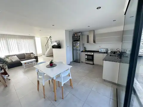 VENTA DUPLEX 5 AMBIENTES. BARRIO VILLA PRIMERA