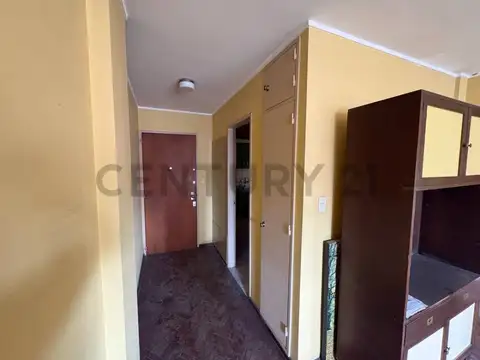 VENTA DEPARTAMENTO - 2 DORMITORIOS - LUMINOSO - FRENTE A LA PLAZA - ROSARIO