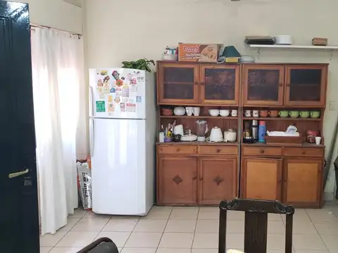 Casa 3 ambientes posible multifamiliar sobre terreno de 8,66 x 30 mts en Villa Maipu