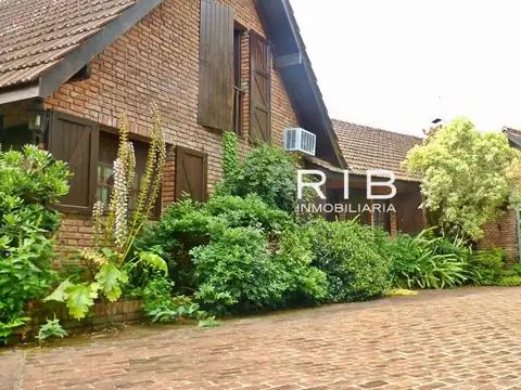 Casa 6 ambientes con 4 baños