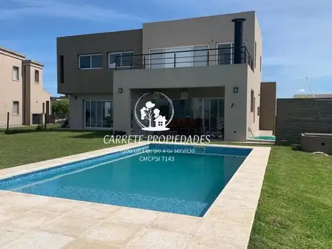Casa en venta de 5 ambientes y pileta a la laguna. Barrio El Cantón Norte.