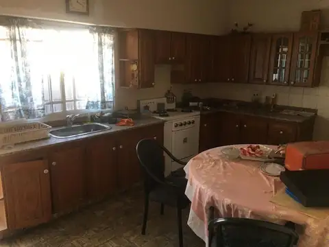 PISO UNICO 3 AMB AMPLIO 1° PISO CON TERRAZA PROPIA