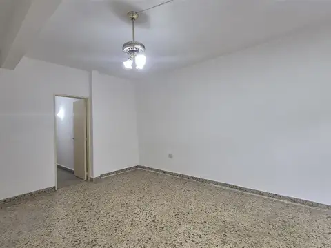 PH 2 amb. en alquiler  con patio en PB frente. Munro