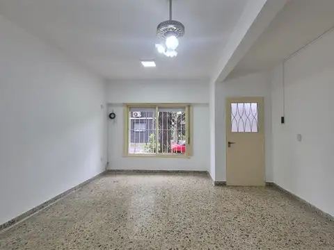 PH 2 amb. en alquiler  con patio en PB frente. Munro