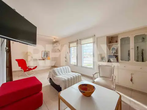 Casa 6 ambientes con 2 baños