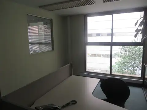 Oficina 4 ambientes con 2 baños