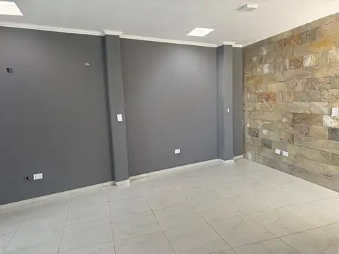 Casa en Alquiler con 2 cocheras