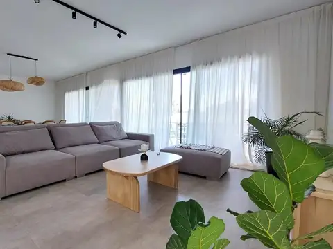 Casa en Venta con 5 cocheras