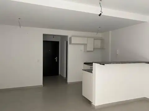 ALQUILER DE DOS AMBIENTES CON COCHERA CUBIERTA A PASOS DE AV. CRAMER Y EL CANO