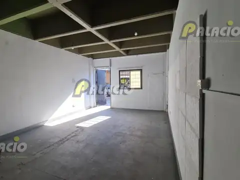 Local 27m² con Entrepiso en Villa Raffo, Tres de Febrero