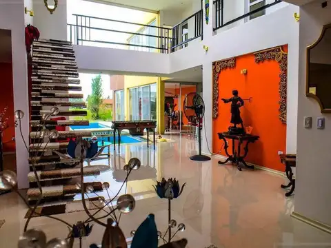 Casa 7 ambientes con 6 baños