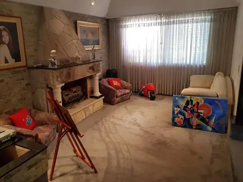 Casa 6 ambientes con 3 baños