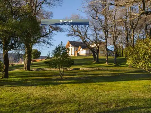 Casa en Venta con 3 cocheras